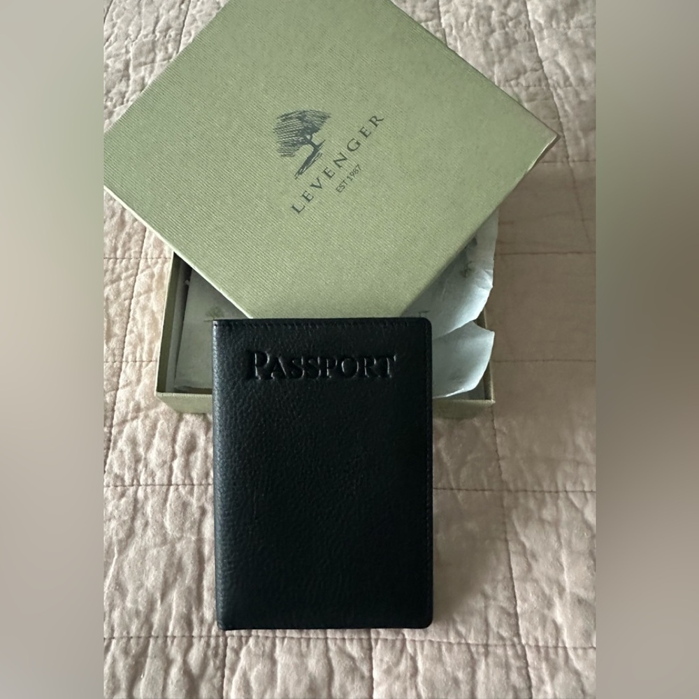 Levenger Black Key & Card Holder Sleek Leather Accessory